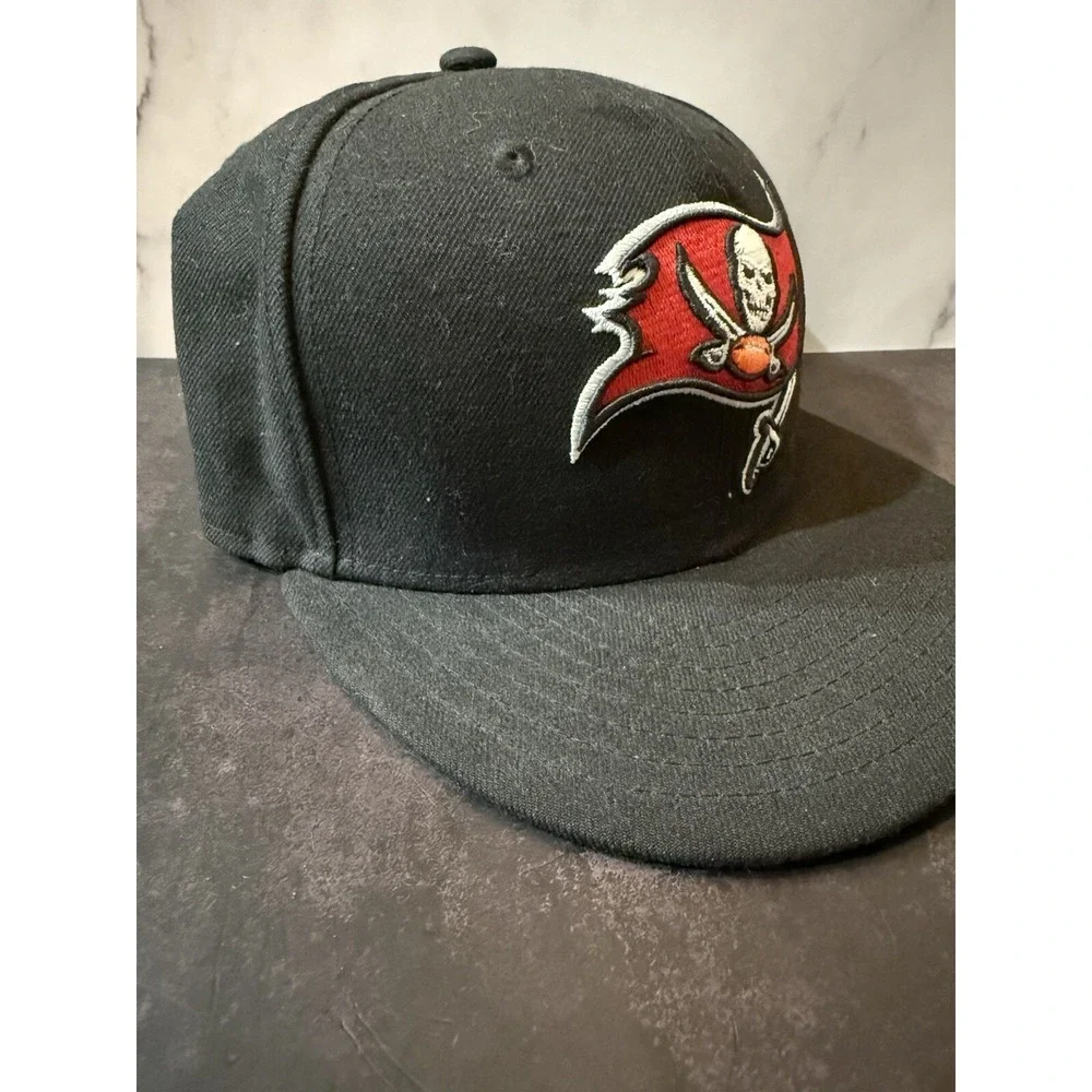 Tampa Bay Buccaneers Hat Size 7 1/4 Black NFL Football - SEE DESC